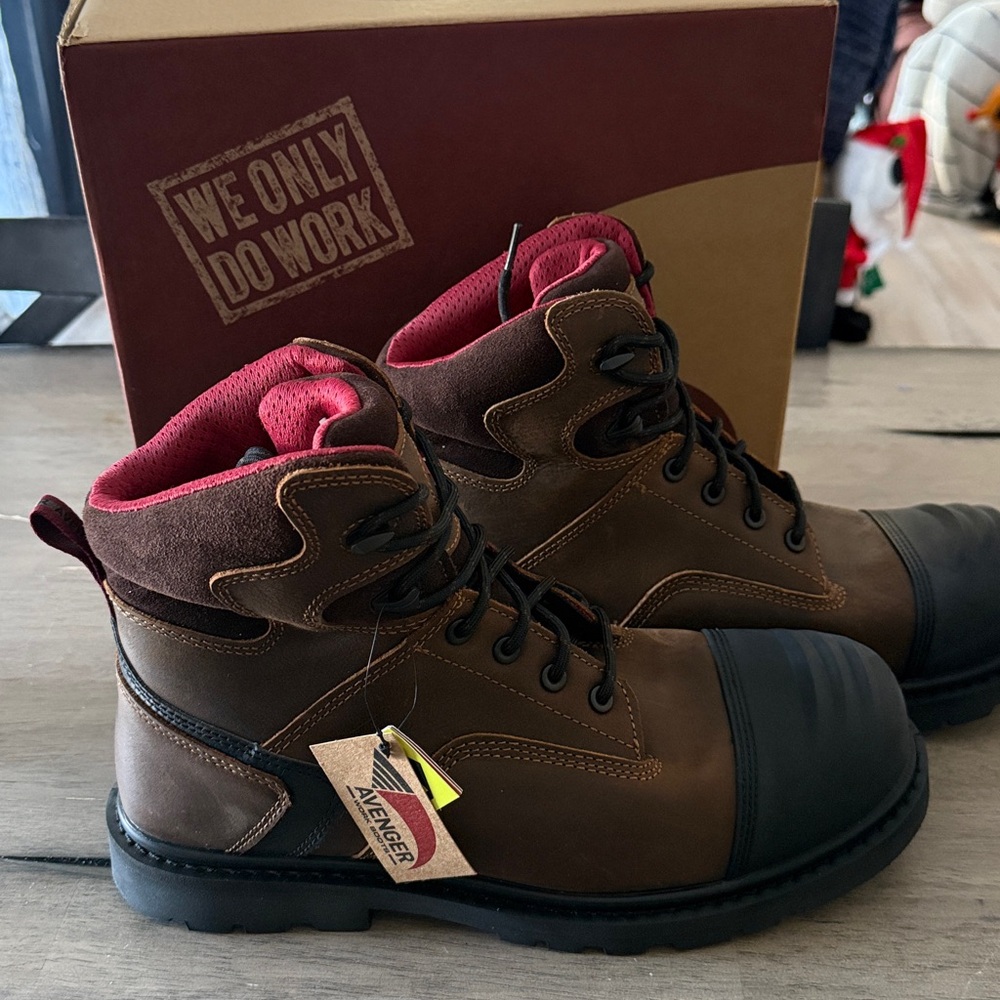 NEW Avenger Men's Dark Brown Safety Boots size 11.5.